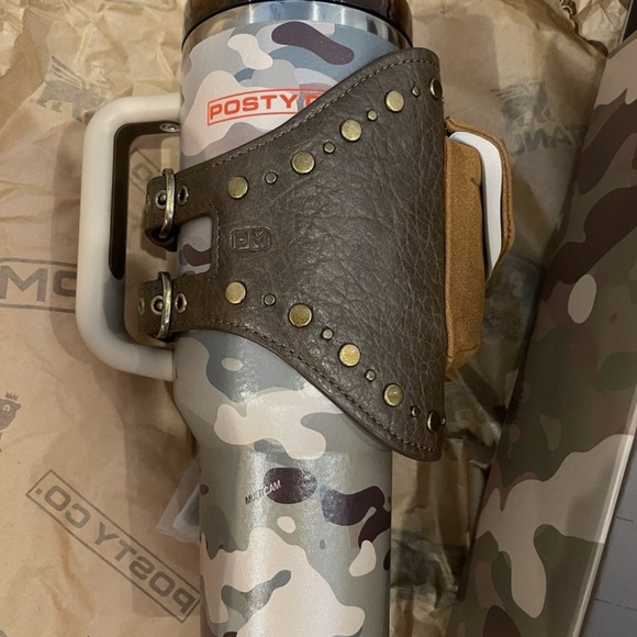 Stanley  x Post Malone Collab Camo Tumbler with Leather Holster - Picture 4 of 6
